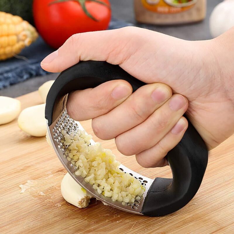 1Pcs Stainless Garlic Press Household Manual Garlic Press Device Kitchen Press Squeezer Ginger Garlic Tools Kitchen Accessories